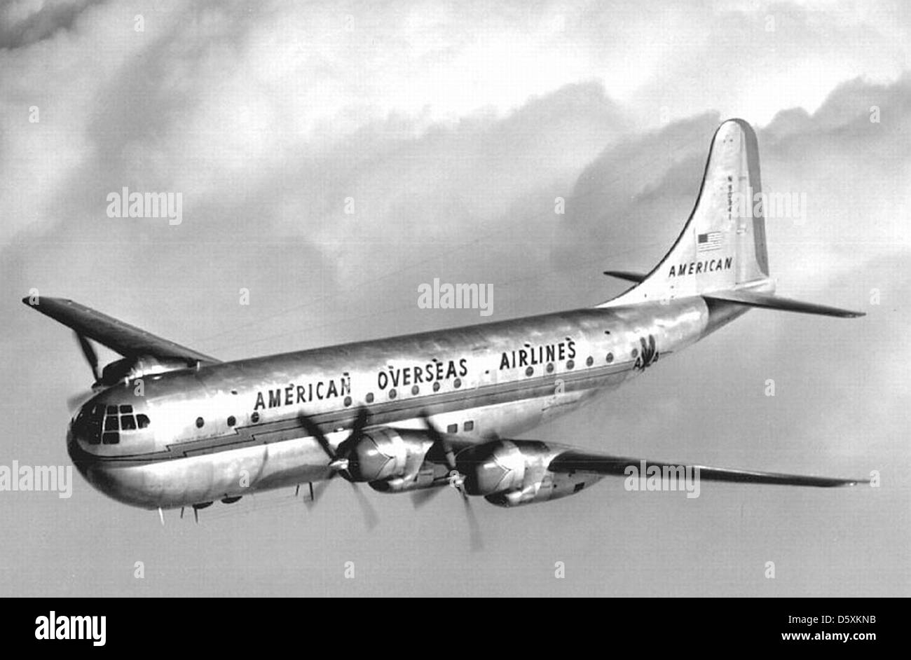 Boeing 377 "Stratocruiser" der American Overseas Airlines, N90941 "Flaggschiff Großbritanien". Stockfoto