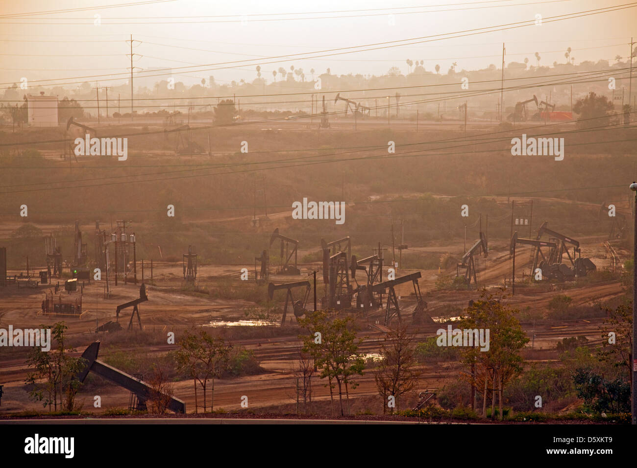 Die 1200 Hektar großen Inglewood Ölfeld befindet sich in Baldwin Hills ist das größte städtische Ölfeld in den USA. Los Angeles, CA Stockfoto