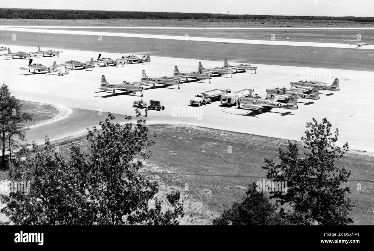 Die Republic F-84D und F-84E „Thunderjets“ der Ohio Air National Guard waren Düsenjäger, die während des Koreakrieges eingesetzt wurden und für ihre Bodenangriffsfähigkeit und Vielseitigkeit im Kampf bekannt sind. Stockfoto