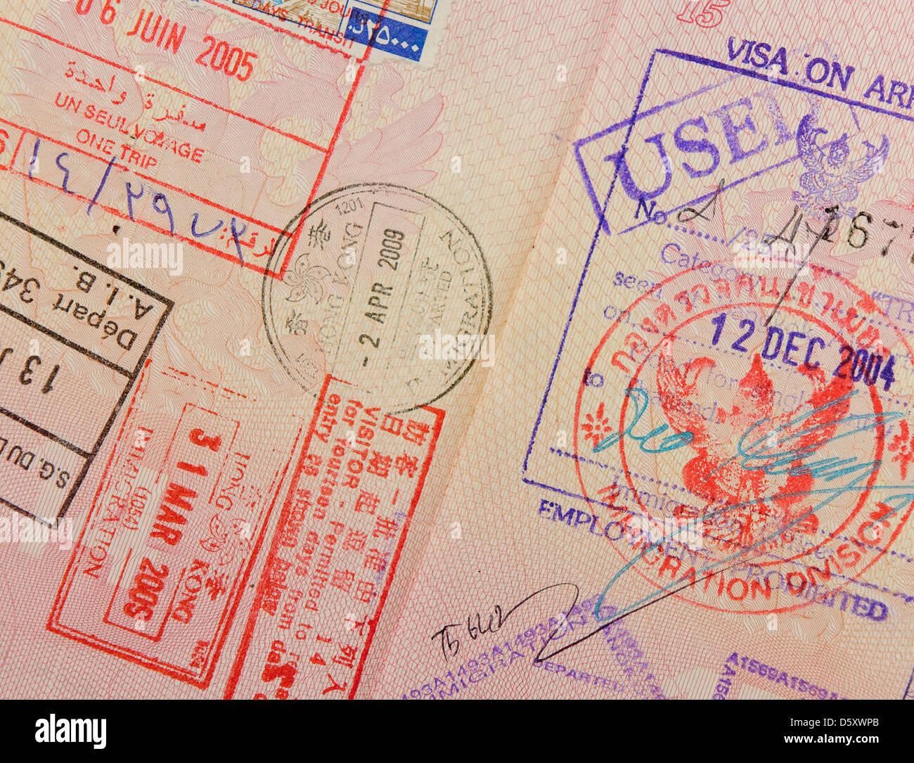 Reisepass mit Thai und Hong Kong Briefmarken Stockfoto