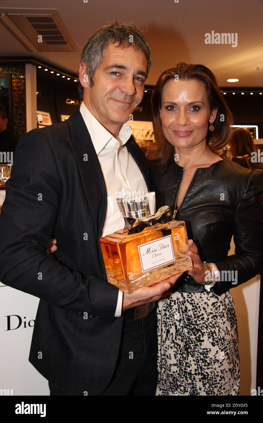 Christian Clerici Und Jenny Juergens Bei Parfumerie Schnitzler Wahrend Der Beauty Messe International Dusseldorf Stockfotografie Alamy