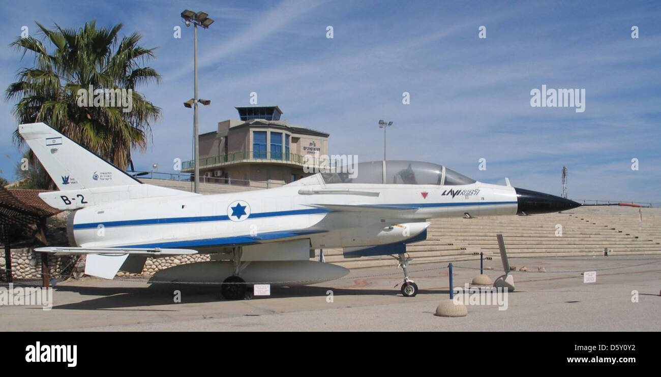 Der IAI Lavi B-2 Prototyp, der im Muzeyon Heyl ha-Avir in Hatzerim, Israel, ausgestellt wird, ist ein 2006-Prototyp für die Luftverteidigung. Sie war ein wichtiger Teil der israelischen Bemühungen, fortgeschrittene indigene Kampfflugzeuge in den 2000er Jahren zu entwickeln Stockfoto Der IAI Lavi B-2 Prototyp, der im Muzeyon Heyl ha-Avir in Hatzerim, Israel, ausgestellt wird, ist ein 2006-Prototyp für die Luftverteidigung. Sie war ein wichtiger Teil der israelischen Bemühungen, fortgeschrittene indigene Kampfflugzeuge in den 2000er Jahren zu entwickeln Stockfoto