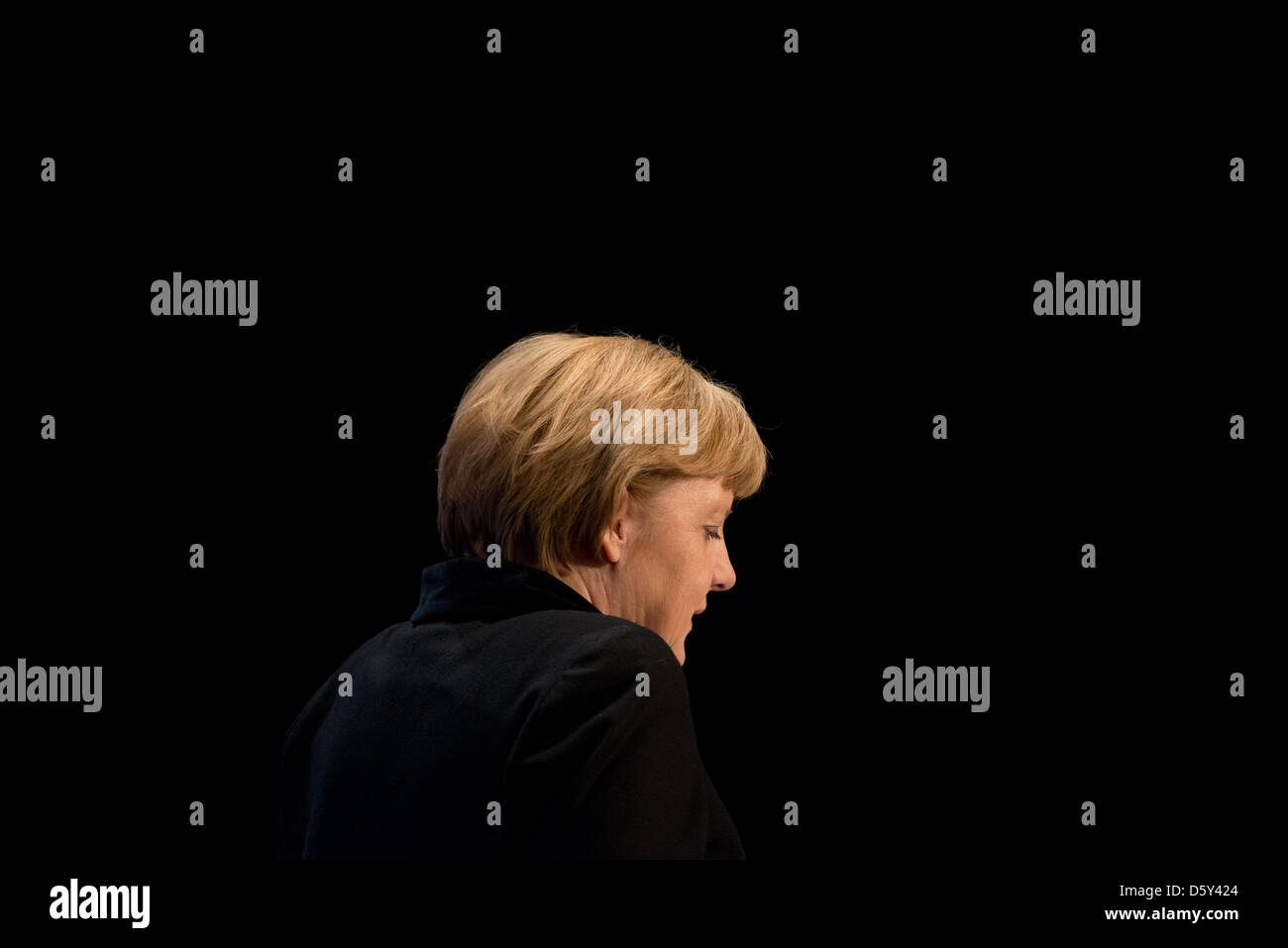 Bundeskanzlerin Angela Merkel spricht bei der CDU-Regionalkonferenz in Fulda, Deutschland, 10. Oktober 2012. Merkel beantwortete Fragen von der CDU-Basis auf einem mehrere ähnlichen Konferenzen. Foto: BORIS ROESSLER Stockfoto