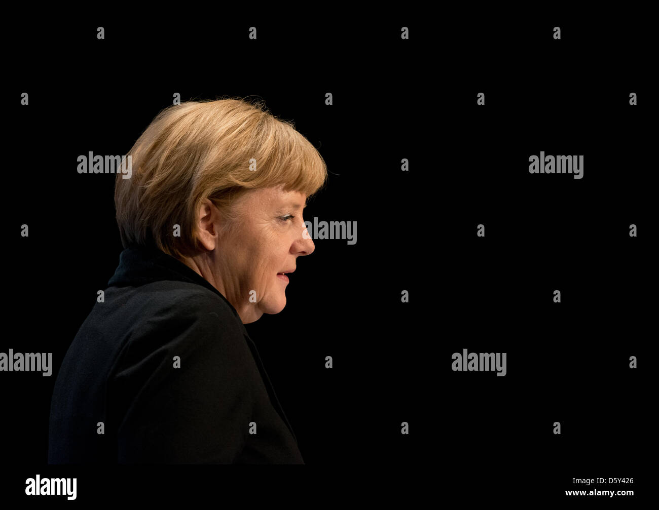 Bundeskanzlerin Angela Merkel spricht bei der CDU-Regionalkonferenz in Fulda, Deutschland, 10. Oktober 2012. Merkel beantwortete Fragen von der CDU-Basis auf einem mehrere ähnlichen Konferenzen. Foto: BORIS ROESSLER Stockfoto