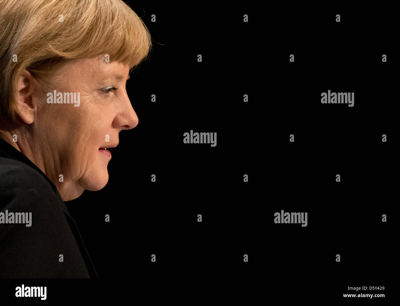 Bundeskanzlerin Angela Merkel spricht bei der CDU-Regionalkonferenz in Fulda, Deutschland, 10. Oktober 2012. Merkel beantwortete Fragen von der CDU-Basis auf einem mehrere ähnlichen Konferenzen. Foto: BORIS ROESSLER Stockfoto