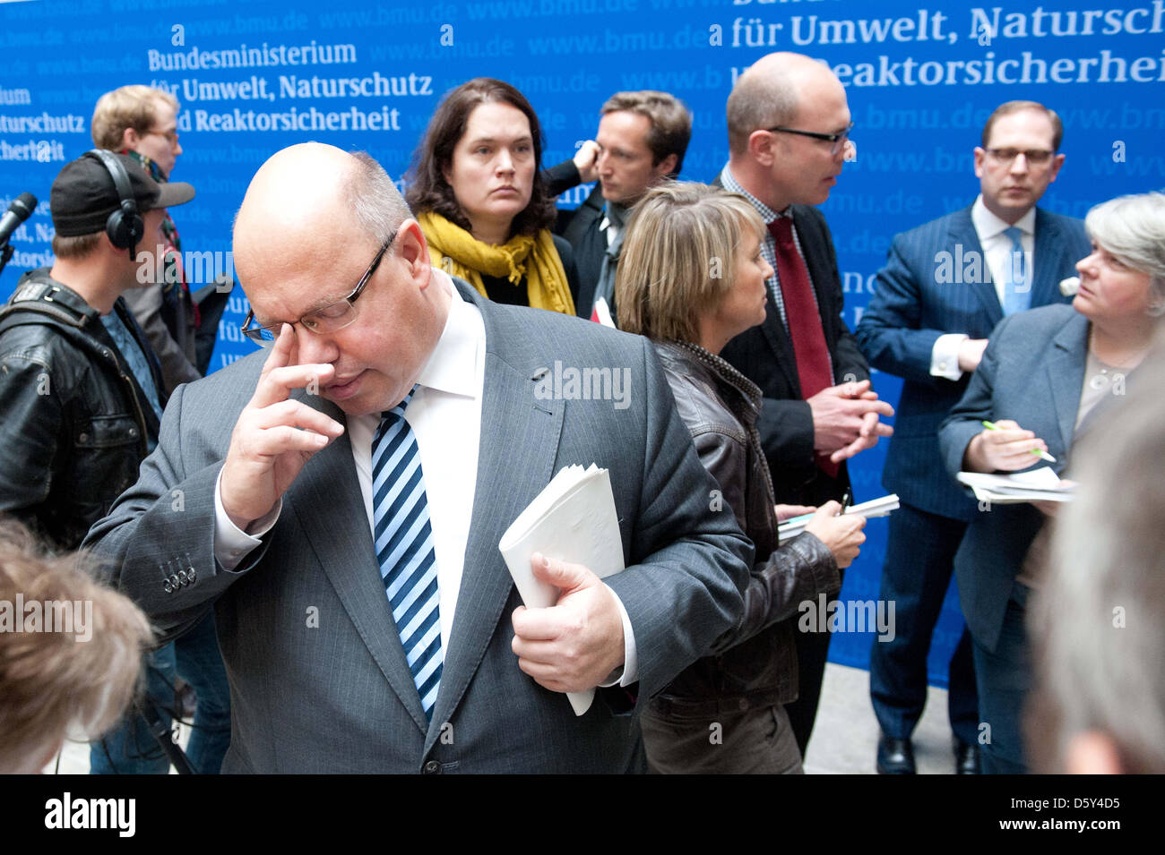 Bundesminister für Umwelt, Naturschutz und Reaktorsicherheit, Peter Altmaier spricht auf einer Pressekonferenz in Berlin, Deutschland, 11. Oktober 2012. Er präsentierte eine 10-Punkte-Politik um das erneuerbare Energien Gesetz (EEG) zu reformieren. Foto: Maurizio Gambarini Stockfoto