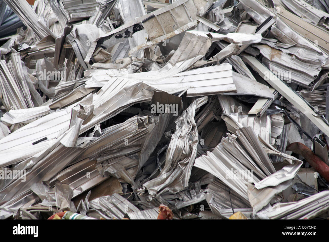 Haufen von verschrotteten Metall aus dem Imax-Abbruch in Bournemouth im April Stockfoto
