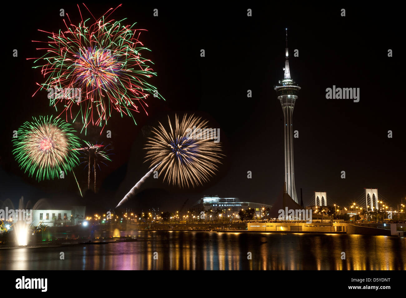 China, Macau, Wynn Macau internationale Feuerwerk an der Waterfront Macau Tower Stockfoto