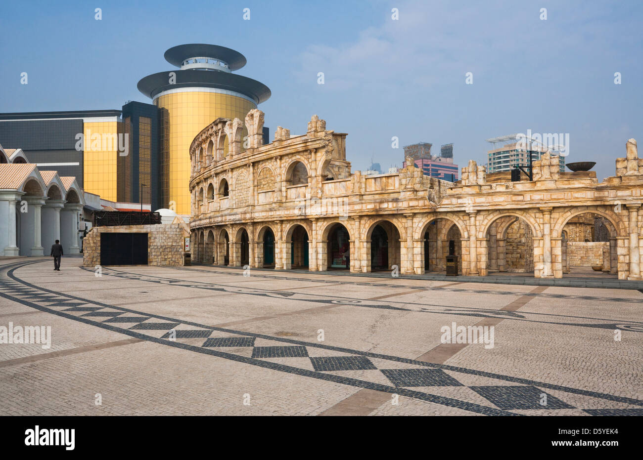 China, Macau, Mock-up antike Architektur im Roman Amphitheatre im Ost trifft West-Bereich der Macaus Fishermans Wharf Stockfoto