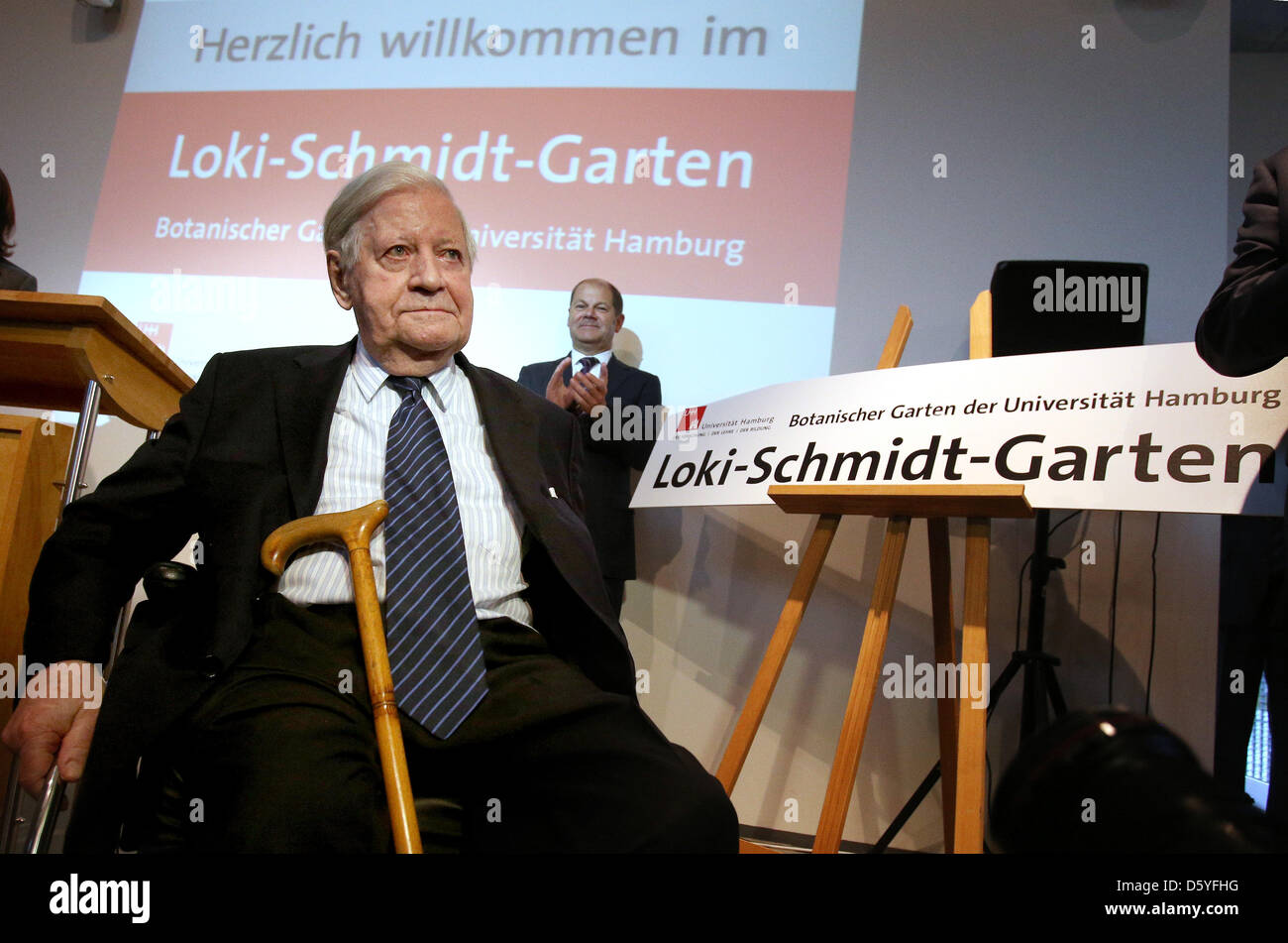 Der Ehemalige Deutsche Bundeskanzler Helmut Schmidt Und