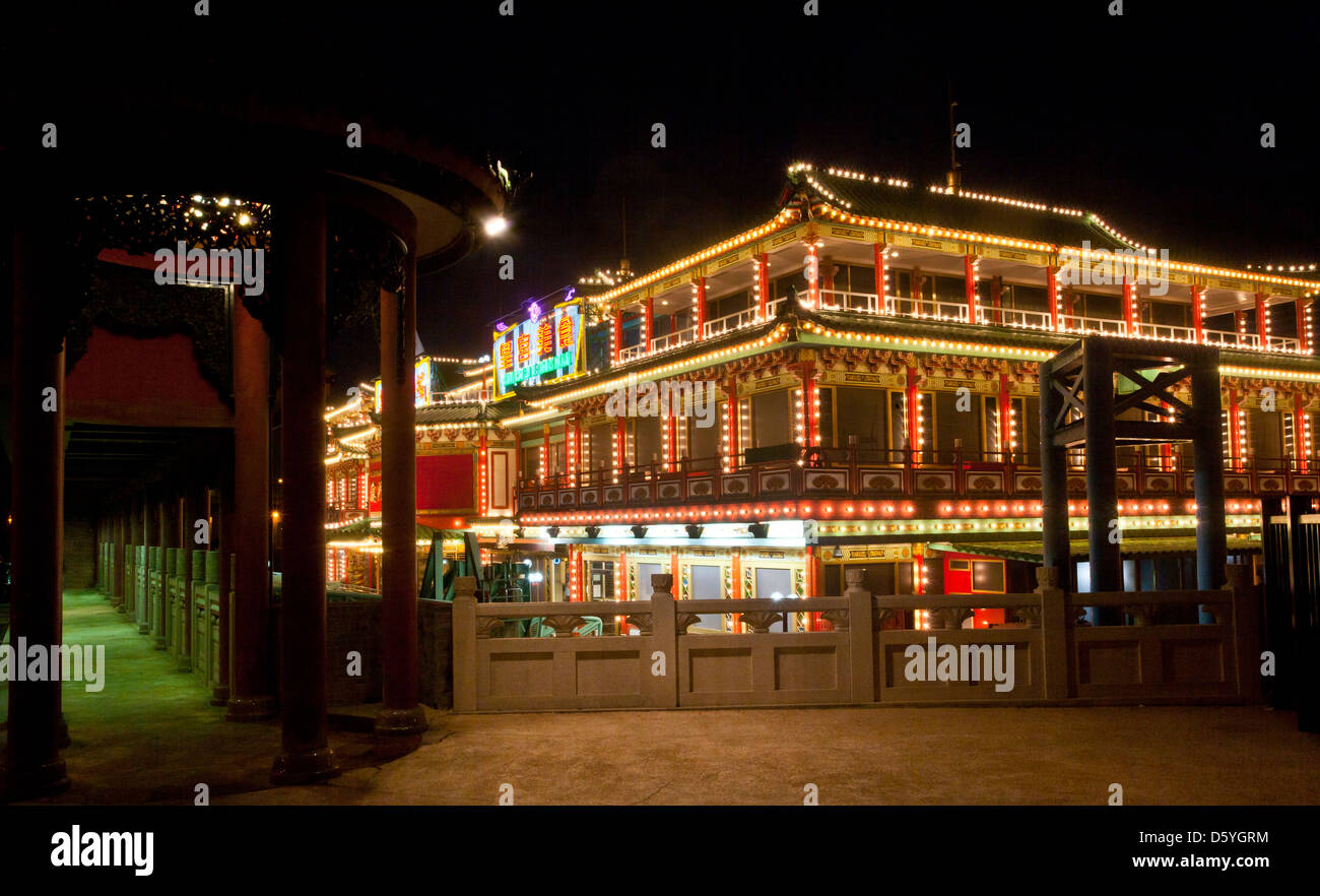 China, Macau, Nachtansicht des schwimmenden Palast Casino Stockfoto