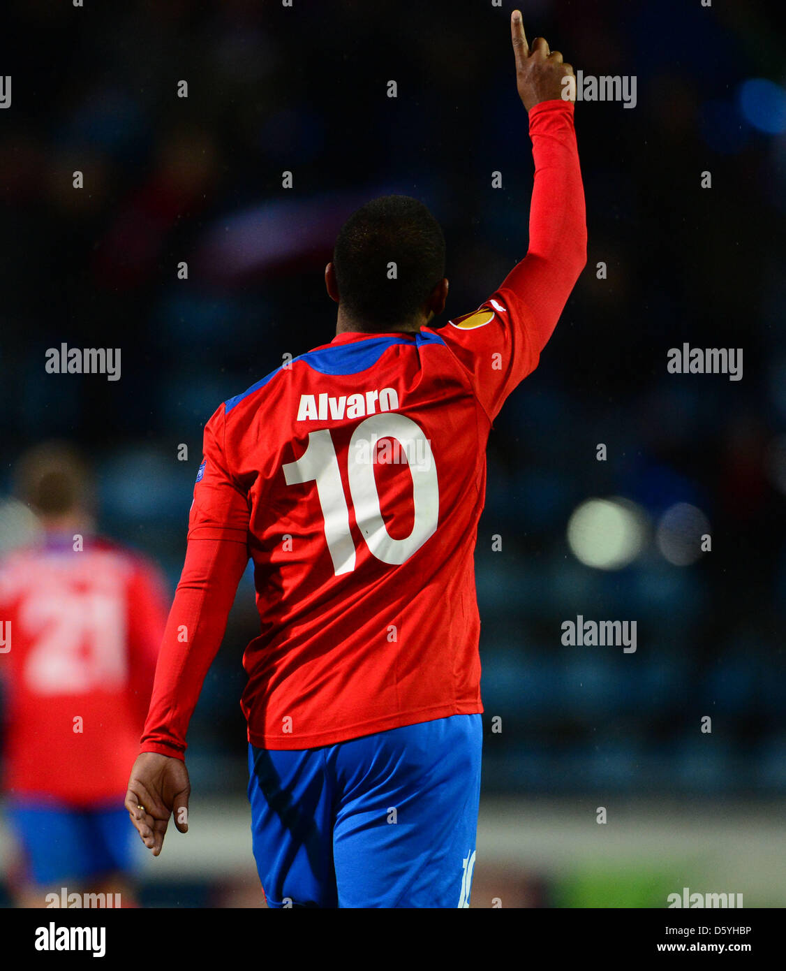 Helsingborgs Alvaro feiert nach seinem Tor das 1: 1 in der Europa League Gruppe L-Fußballspiel zwischen Helsingborg IF und Hannover 96 bei Olympia in Helsingborg, Schweden, 25. Oktober 2012. Foto: Peter Steffen/dpa Stockfoto