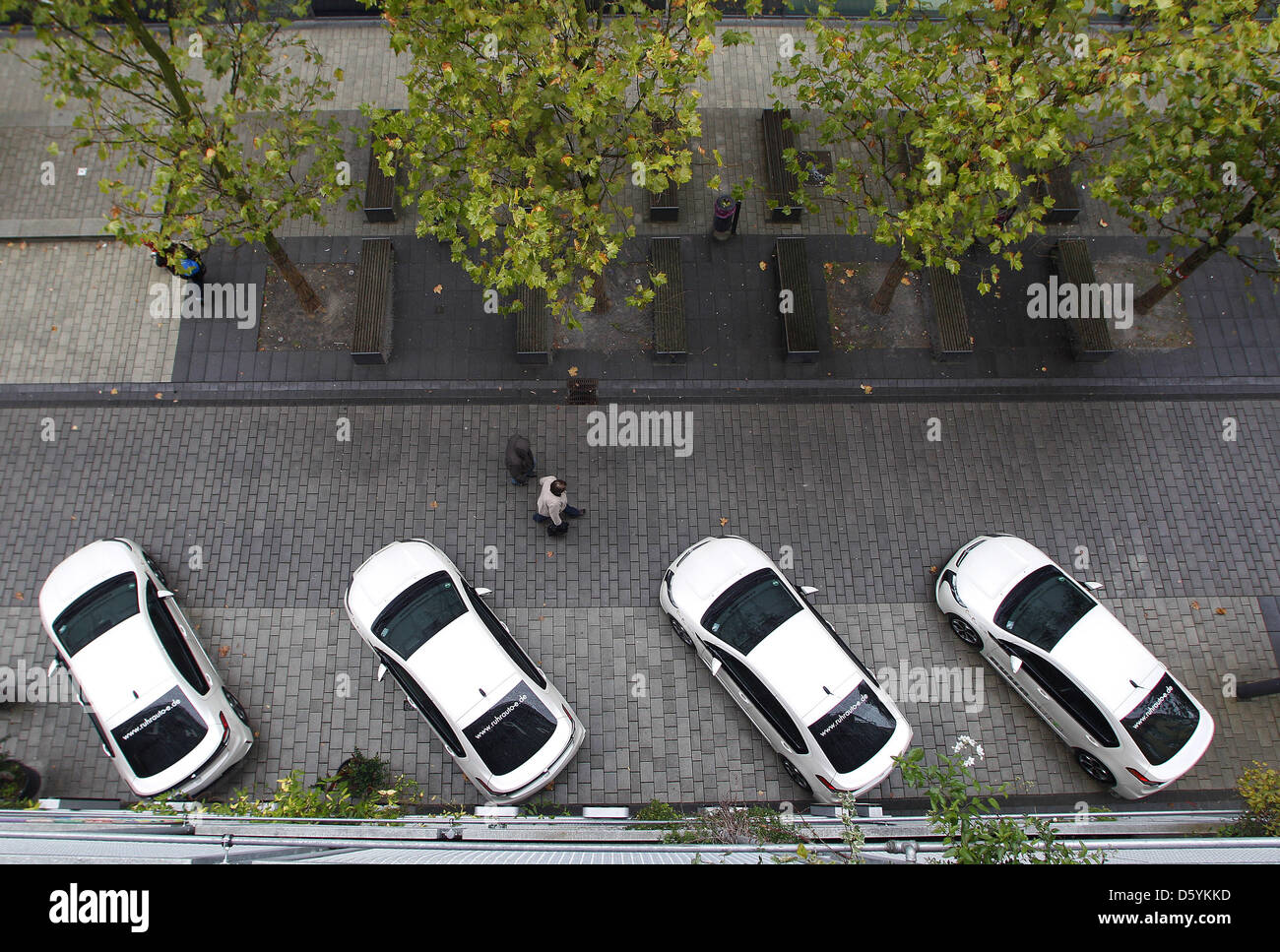 Elektroautos von Opel, der Ampera, Parken bin 29.10.2012 in Essen (Nordrhein-Westfalen) Auf der Fußgängerzone. Der Opel Ampera Gehört Zu Einer Elektro-Autoflotte des Car-Sharing-Projekte "RuhrAuto e". Das Projekt "RuhrAuto e" Soll Möglichst Viele Menschen eine Diese Ökologische Technologie Heranführen. Foto: Roland Weihrauch/dpa Stockfoto