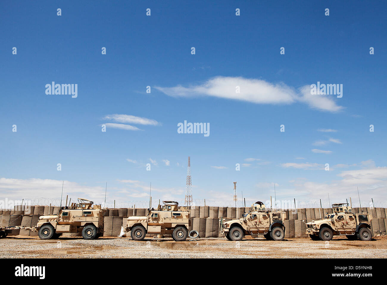 US Marine Corps Mine-resistente Hinterhalt geschützte Fahrzeuge stellten sich für eine Operation 23. März 2013 bei nach vorn Operating Base Hanson, Provinz Helmand, Afghanistan. Stockfoto