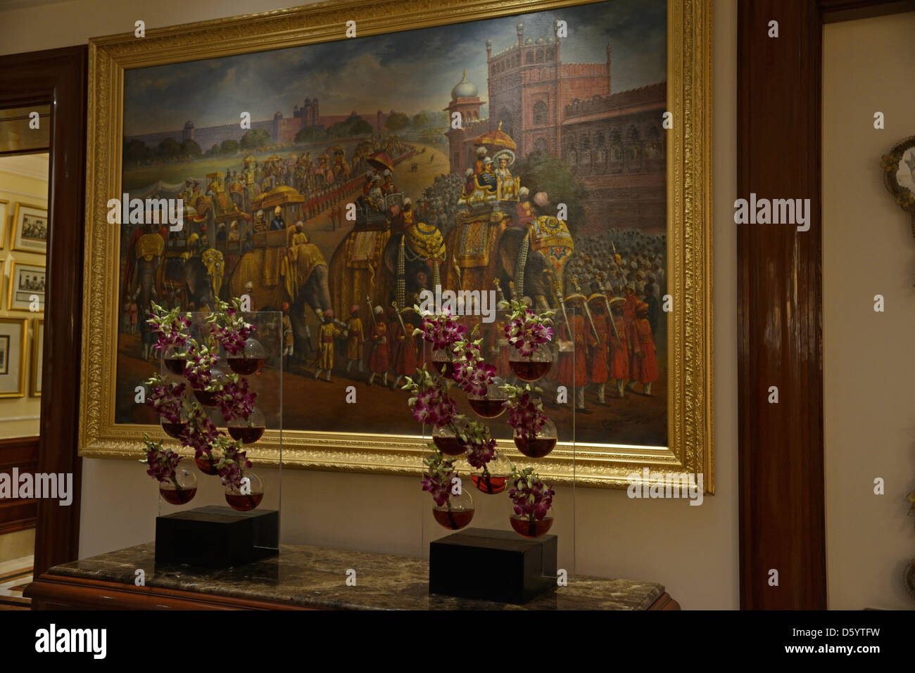Ein großes Gemälde im Old Delhi Red Fort ist im ältesten 5-Sterne-Hotel von Delhi, dem Imperial in Neu-Delhi, Indien, zu sehen Stockfoto