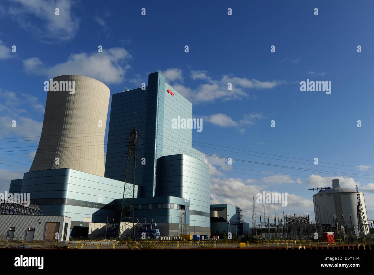 Blick auf die Kohle-Kraftwerk 4 im Bau in Datteln, Deutschland, 2. November 2012. Das alte Eon-Kraftwerk dürfen weiter in den nächsten Jahren zur Provinz elektrischer Energie an die Eisenbahn sowie Fernwärme tätig. Foto: Marius Becker Stockfoto