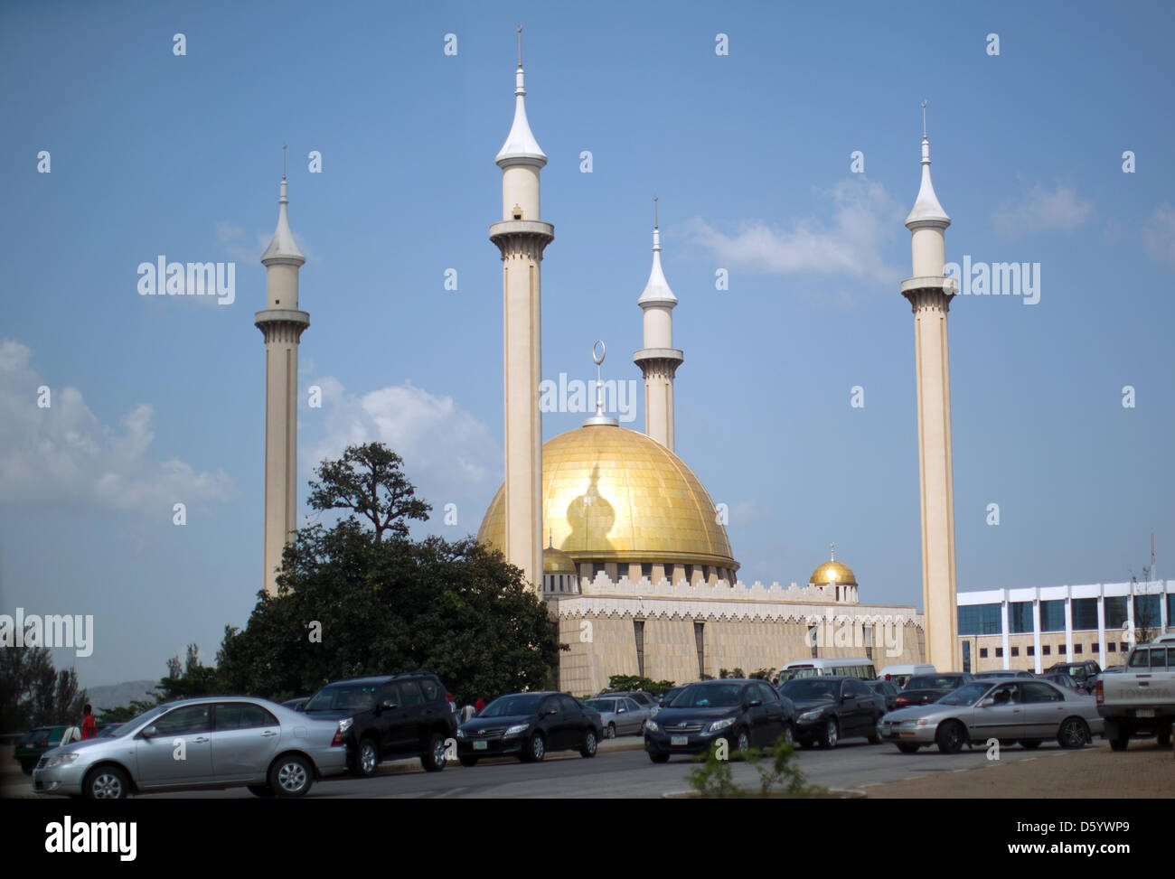 Ein Blick auf die nationalen Zentralmoschee in Abuja, Nigeria, 2. November 2012. Foto: Michael Kappeler Stockfoto