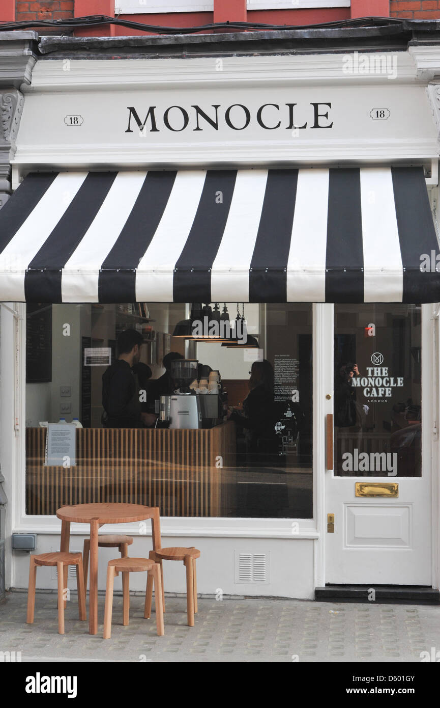 Chiltern Street, Marylebone, London, UK. 10. April 2013. Monocle Magazin eröffnet eigene Café 'The Monocle Cafe' in Marylebone. Das Café ist schon offen für Geschäfte mit einem "soft Opening", aber es öffnet offiziell am 15.. Bildnachweis: Matthew Chattle / Alamy Live News Stockfoto