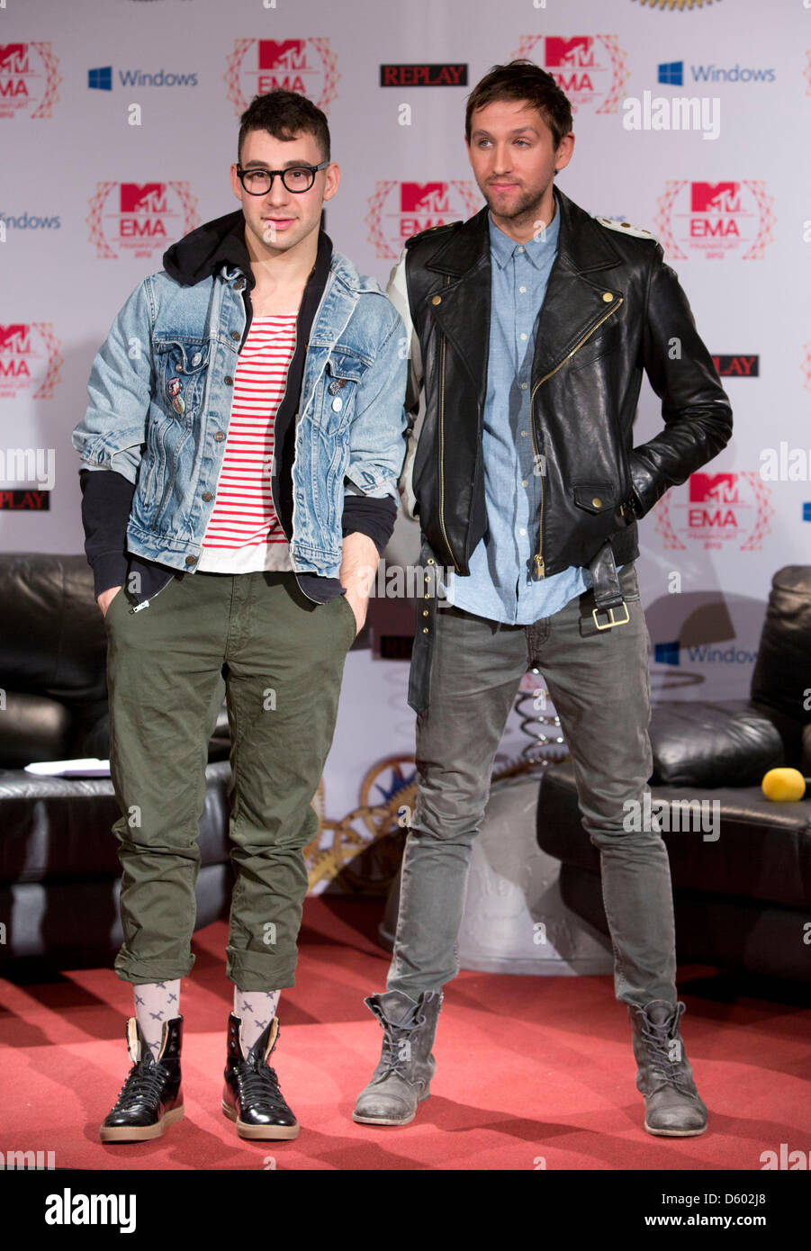 Jack Antonoff und Andrew Dost (R) von der amerikanischen Indie-pop-Band Spaß darstellen, während der MTV-Pressekonferenz in Frankfurt am Main, 10. November 2012. Die MTV European Music Awards-Show statt findet in der Festhalle in Frankfurt am Main am 11. November 2012. Foto: FRANK RUMPENHORST Stockfoto