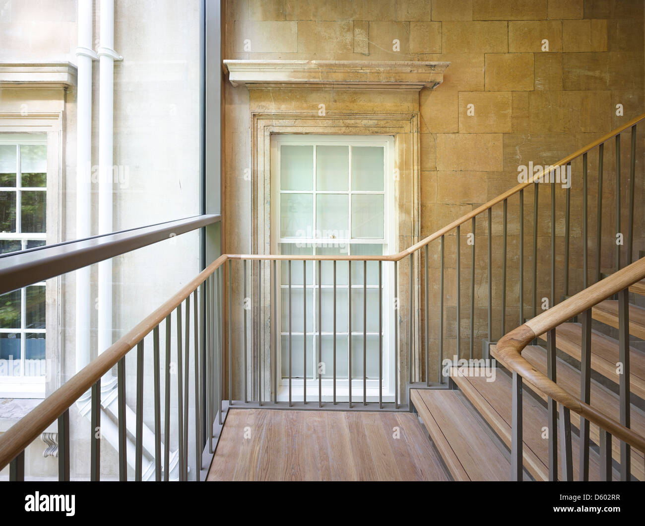 Holburne Museum, Bad, Vereinigtes Königreich. Architekt: Eric Parry Architekten AG, 2011. Blick vom neuen Treppe zeigt die interne Stockfoto