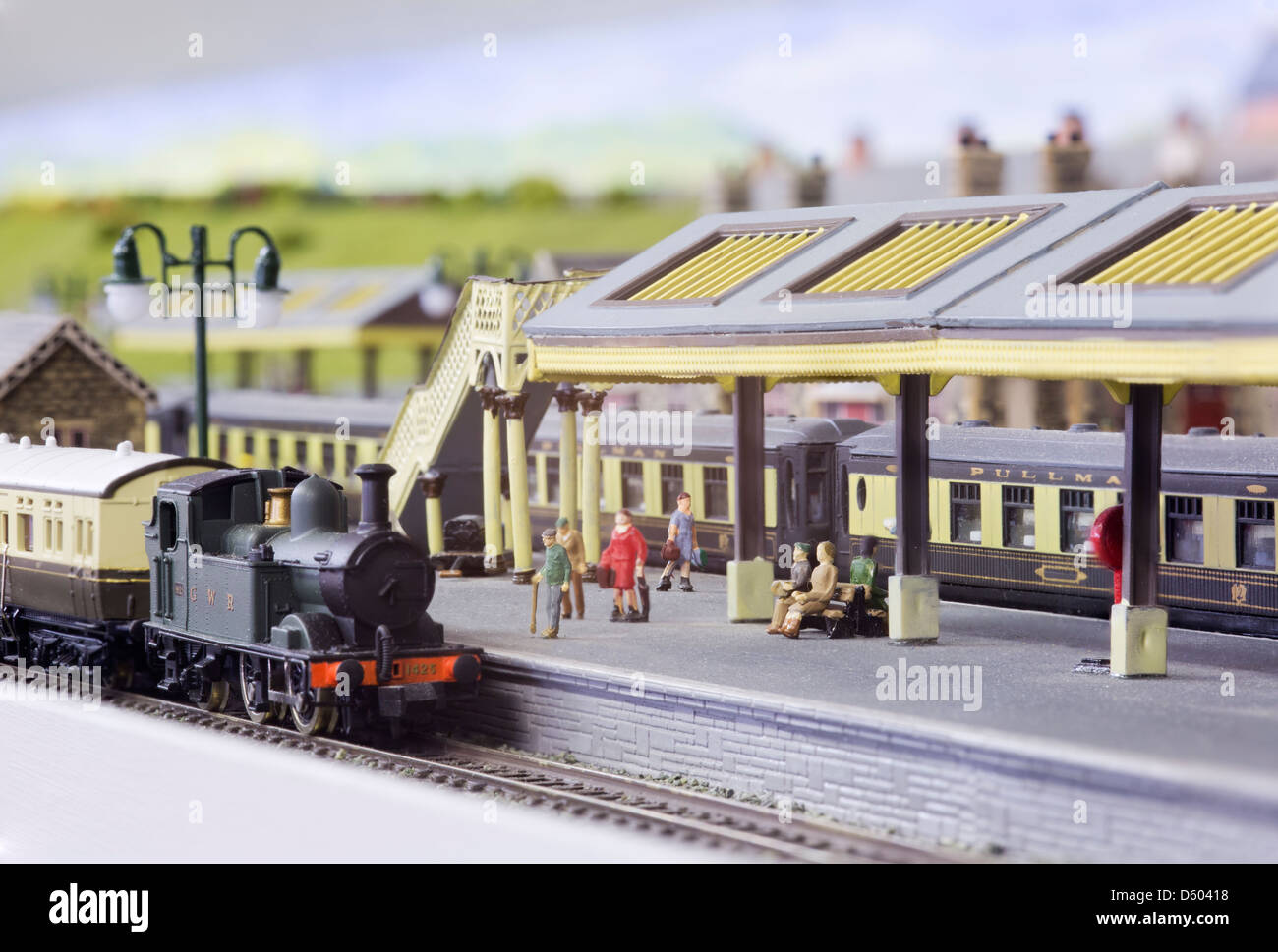 Modell-Eisenbahn-Bahnhof-Szene Stockfoto