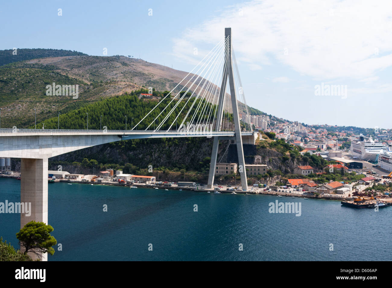 Brücke und Hafen in Dubrovnik Stockfoto