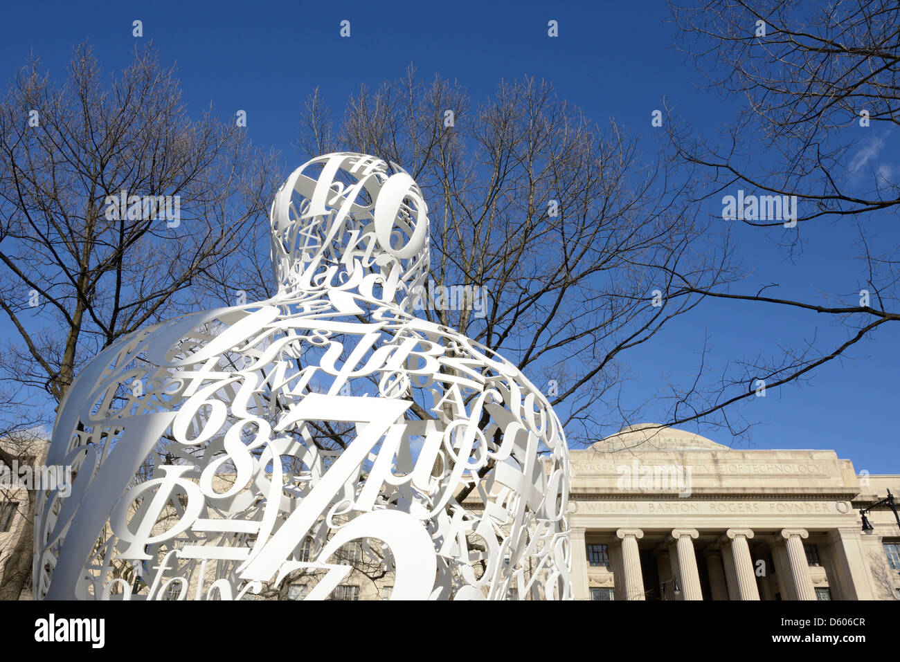 Alchemist Skulptur von Jaume Plensa am MIT (Massachusetts Institute of  Technology Stockfotografie - Alamy