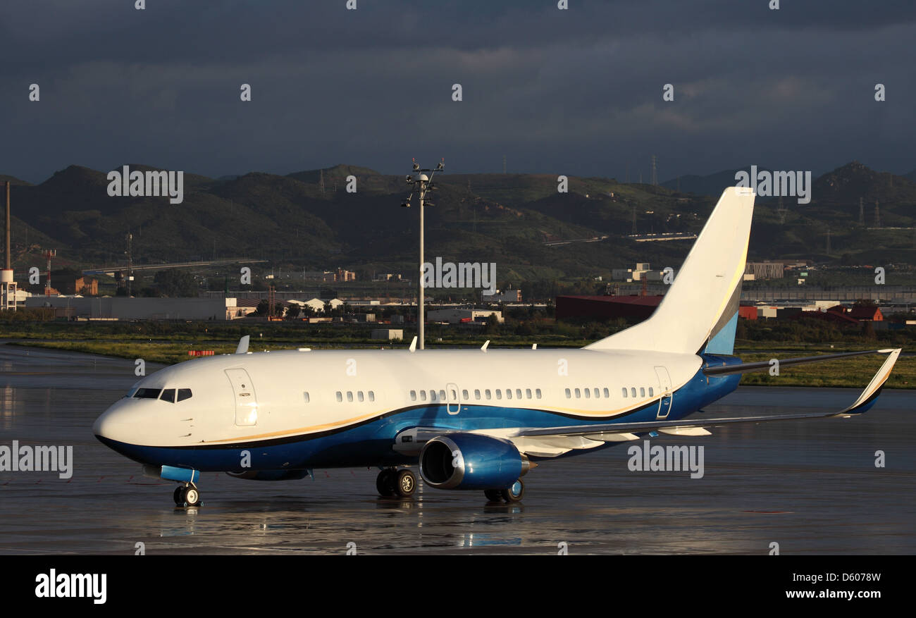 Boeing 737 Flugzeug auf der Landebahn des Flughafen von Malaga, Spanien Stockfoto