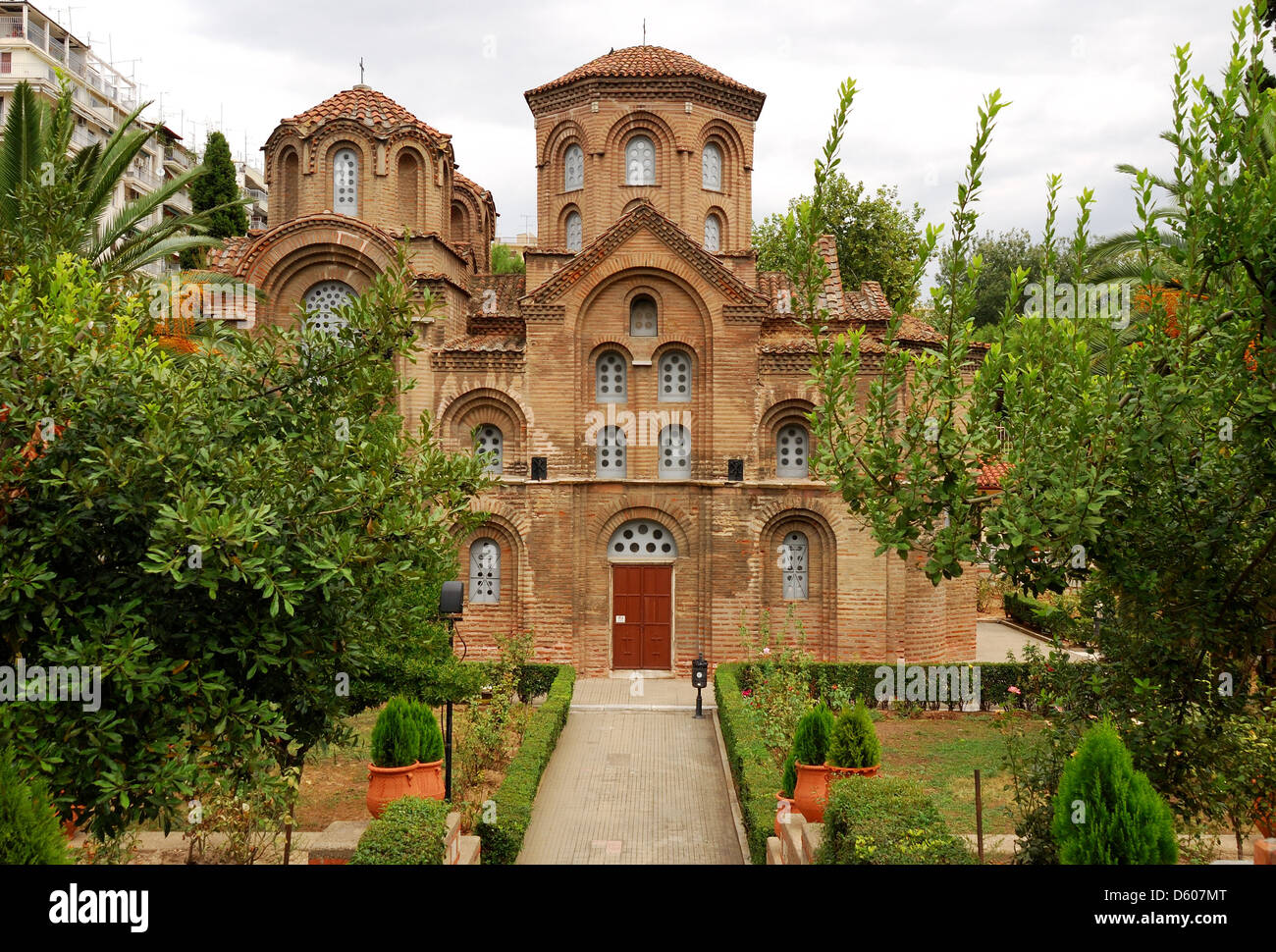 Das Hotel liegt in einem grünen Garten, die, den die friedliche Panagia