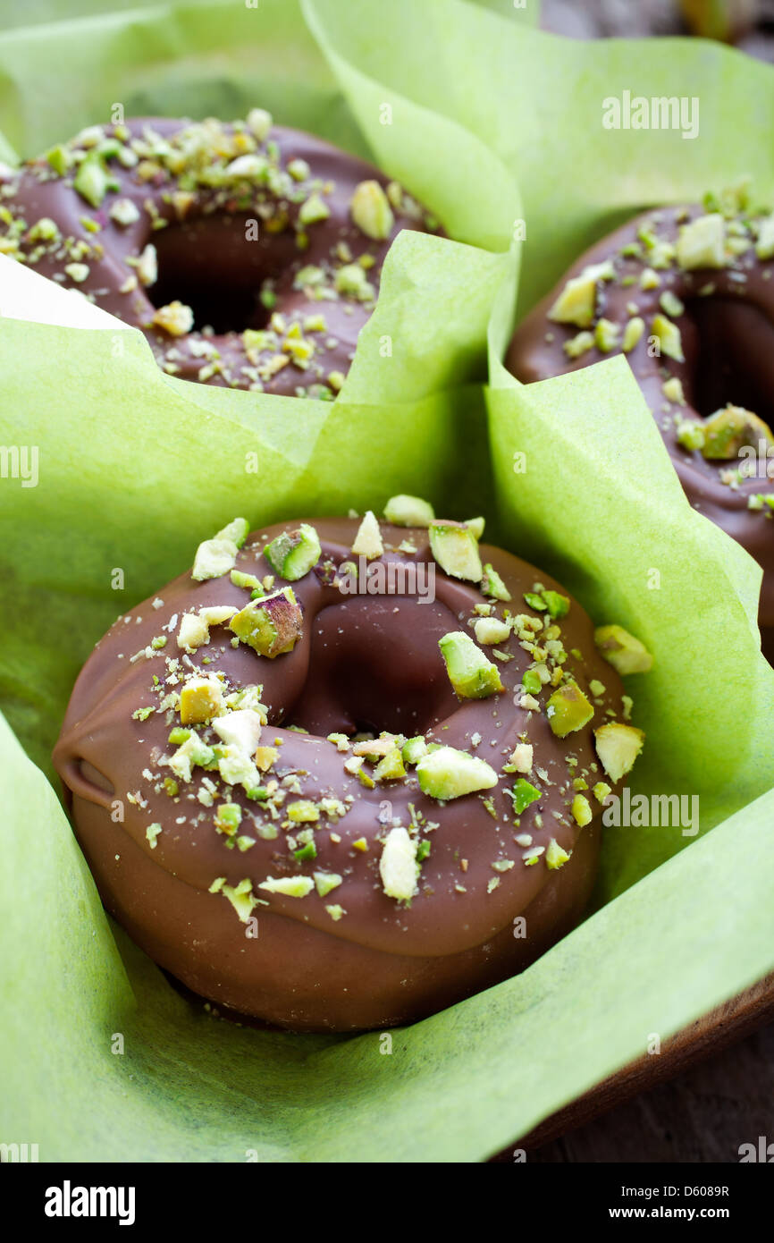 Schokoladen Donut Stockfotos Und Bilder Kaufen Alamy