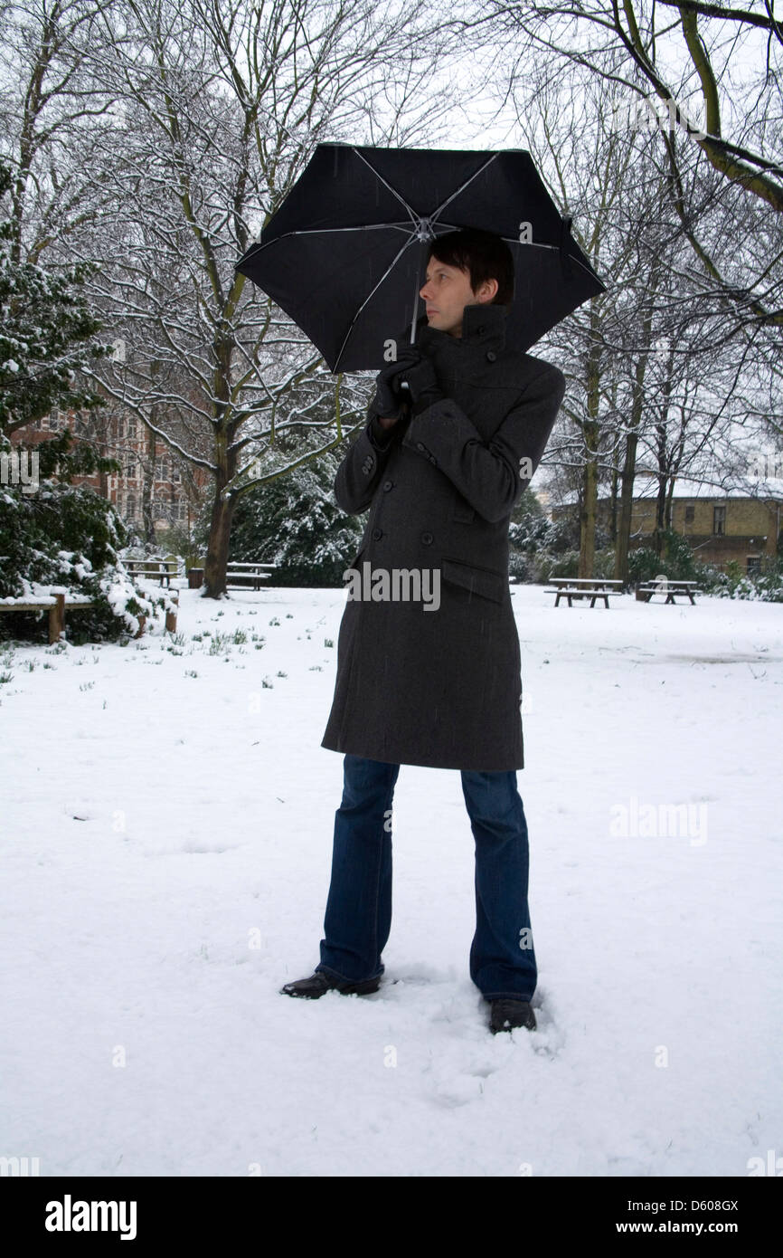 Brett Anderson Wildleder fotografiert in St. Johns Wood Kirche Gardens, London, England. Stockfoto