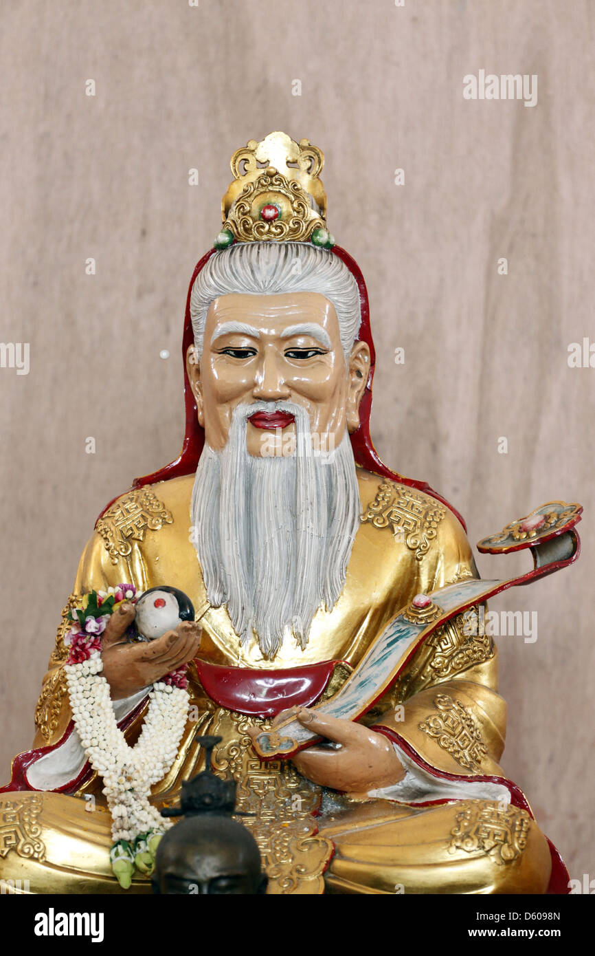 Der Fokus chinesischer Gottheiten Statue. Stockfoto