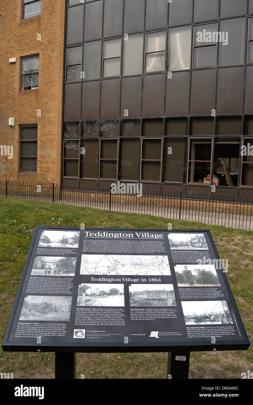 Schwarzes Brett, heimatkundliche Informationen in Teddington, Middlesex, england Stockfoto
