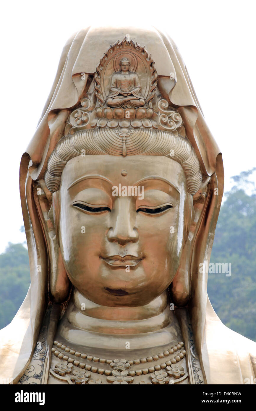 Die chinesische Gottheiten Skulptur von Guan Yin aus Messing gefertigt. Stockfoto