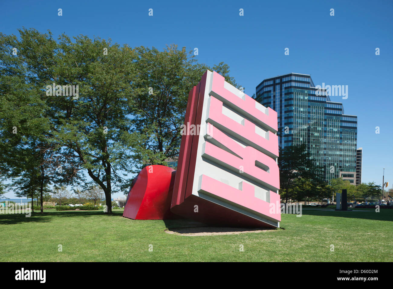 OLDENBURG/VAN BRUGGE KOSTENLOS STEMPEL WILLARD SKULPTURENPARK DOWNTOWN CLEVELAND OHIO USA Stockfoto