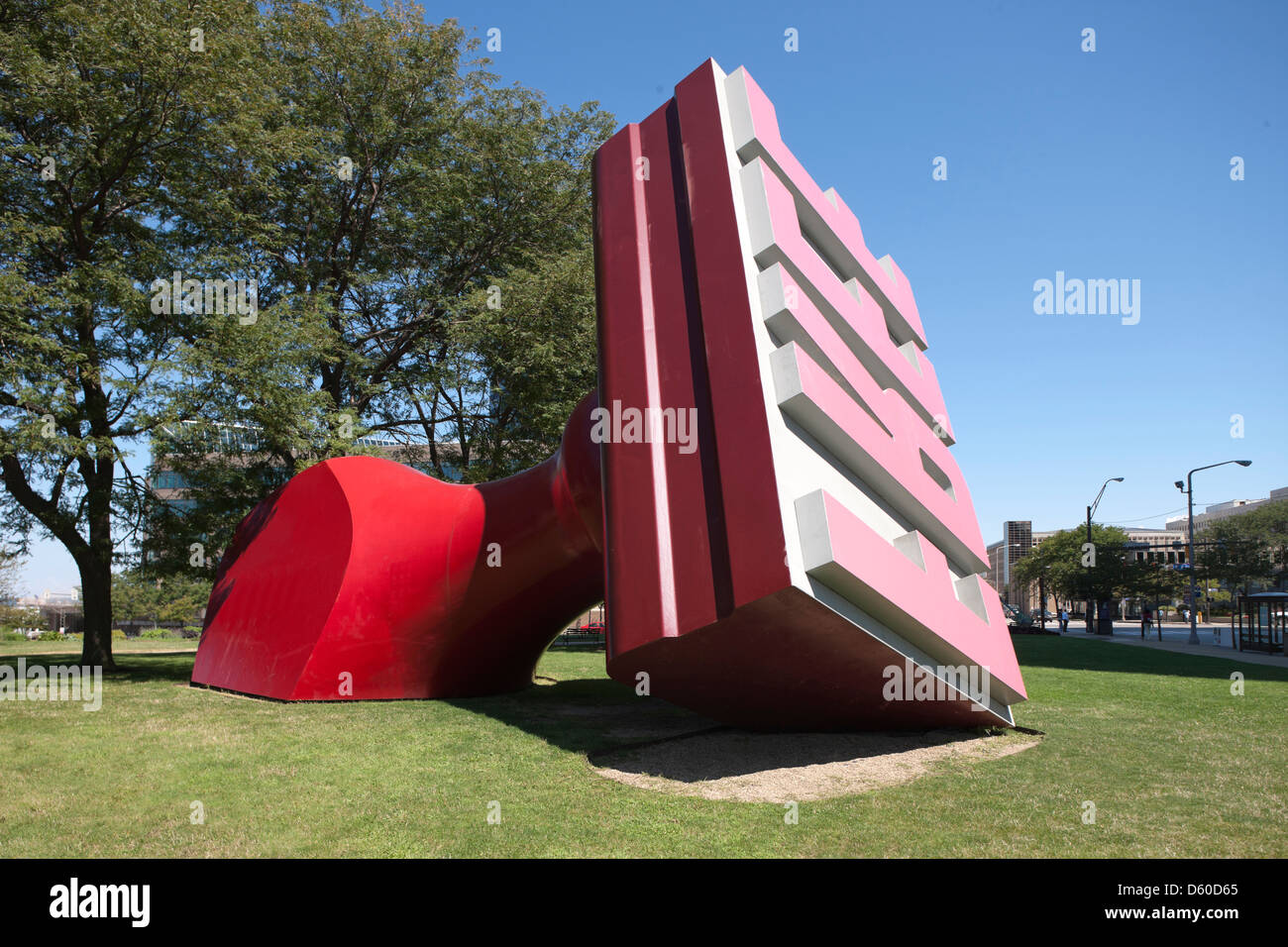 OLDENBURG/VAN BRUGGE KOSTENLOS STEMPEL WILLARD SKULPTURENPARK DOWNTOWN CLEVELAND OHIO USA Stockfoto