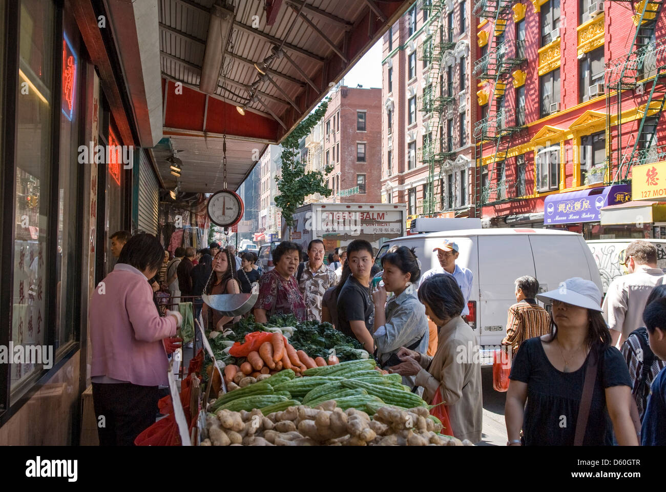 Obst und Gemüse auf Verkauf in chinesischen Lebensmittelgeschäften in Chinatown, Manhattan, New York City, New York, USA, PublicGround Stockfoto