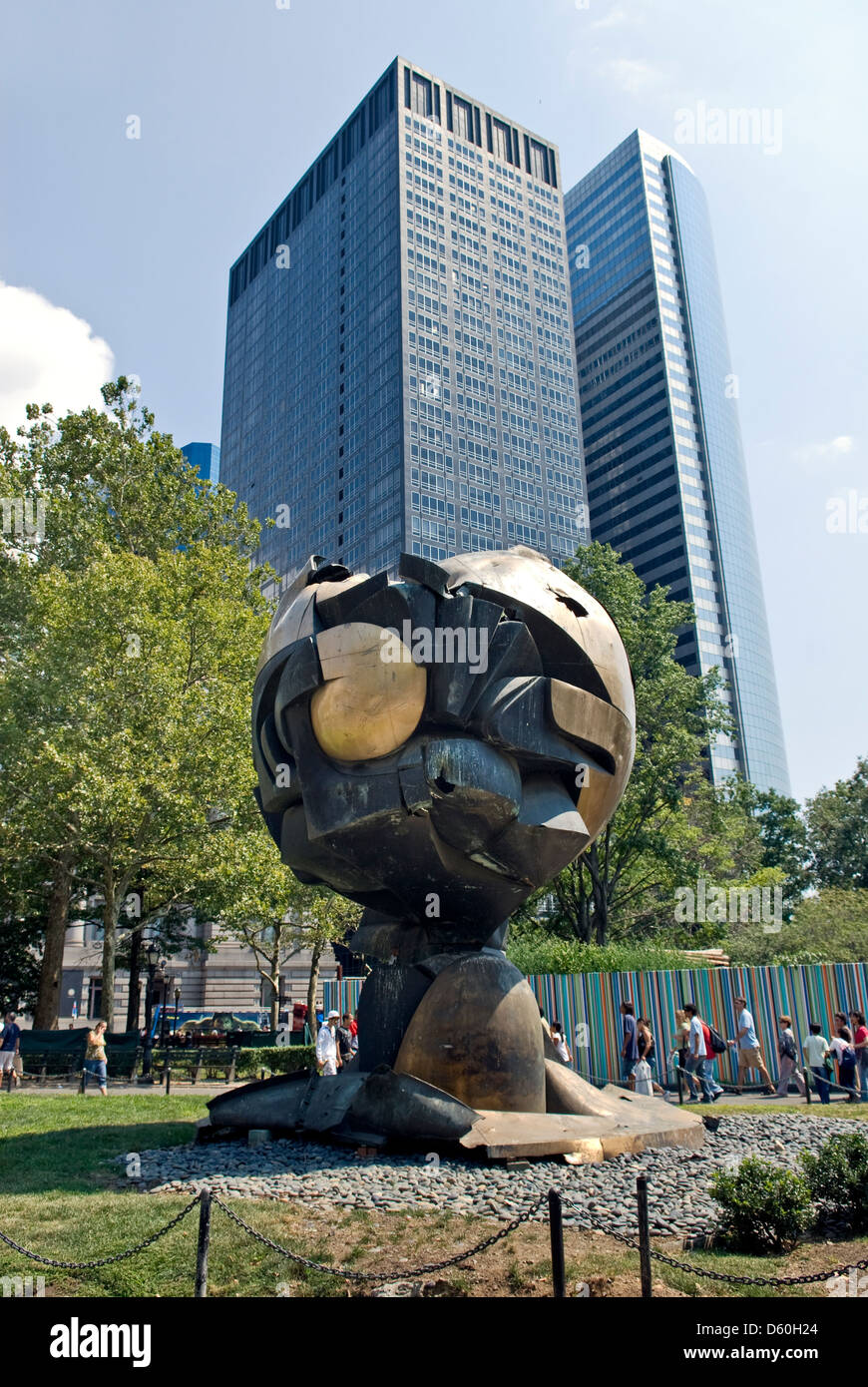 "Sphäre" Bronzeskulptur beschädigt während der Angriffe des World Trade Center, Battery Park, New York City, USA Stockfoto