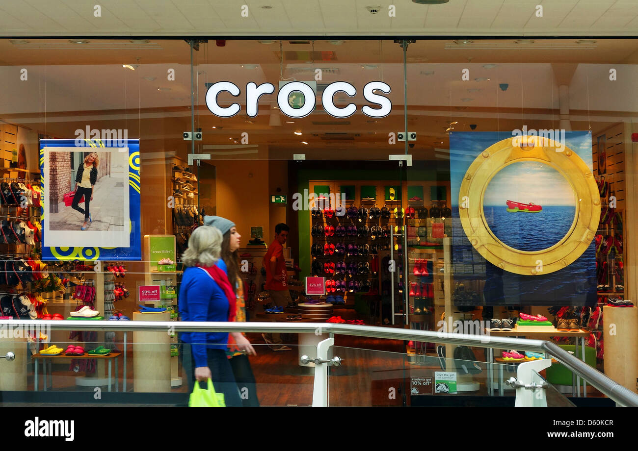 ein Crocs Store in Cribbs Causeway in der Nähe von Bristol, UK Stockfoto