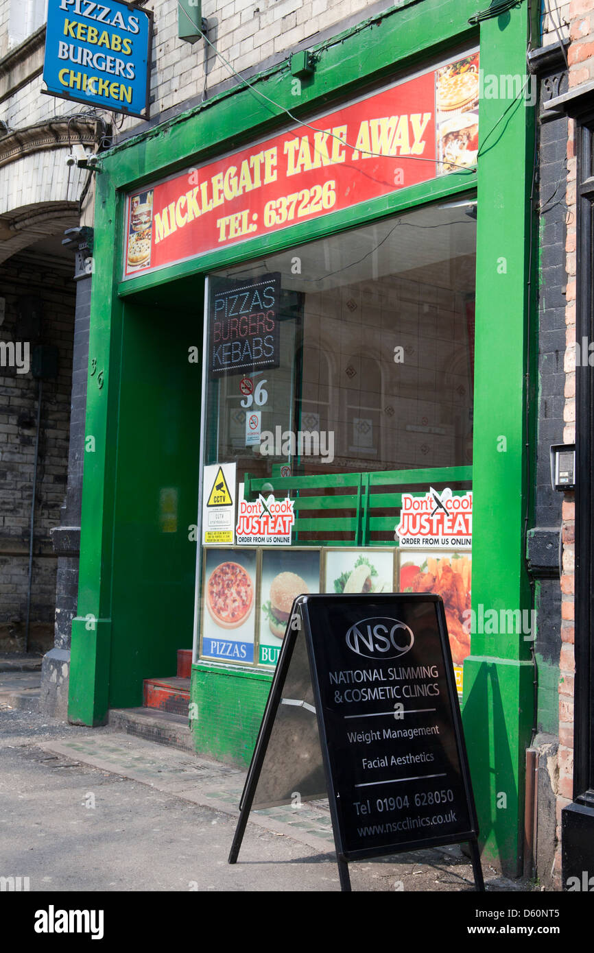 Micklegate nehmen entfernt Kebab, Burger und Huhn Gerichte zum mitnehmen, neben Schlankheits-Klinik, York, UK Stockfoto