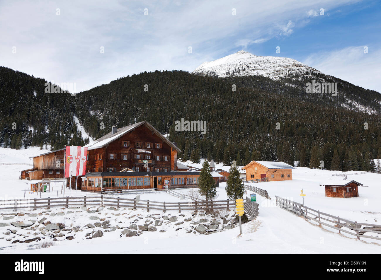 Südtirol. Österreich.  Das Krimmler Tauernhaus in das Tal der Krimmler Ache, Nationalpark Hohe Tauern, im Winter. Stockfoto