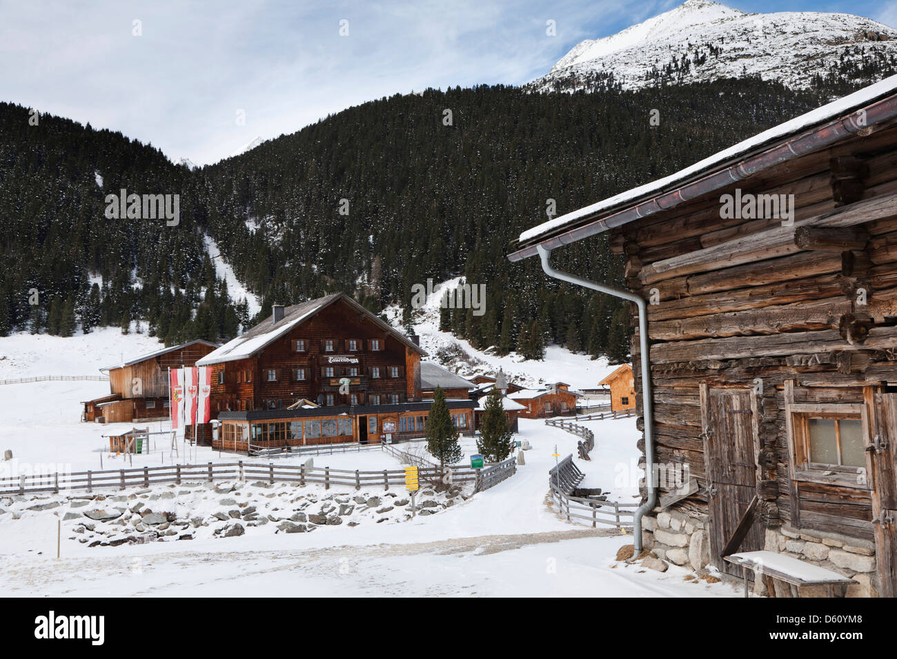 Südtirol. Österreich.  Das Krimmler Tauernhaus in das Tal der Krimmler Ache, Nationalpark Hohe Tauern, im Winter. Stockfoto