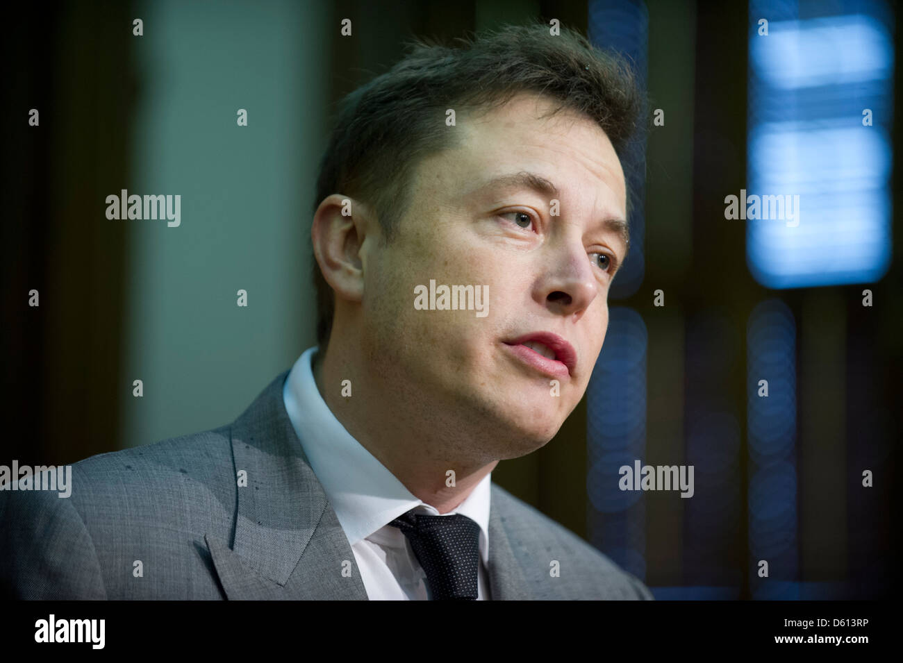 Elon Musk, CEO von Tesla Motorcars, im Texas Capitol fordert Gesetzgeber ermöglicht Tesla Elektroauto Verkauf direkt an Texas Käufer Stockfoto