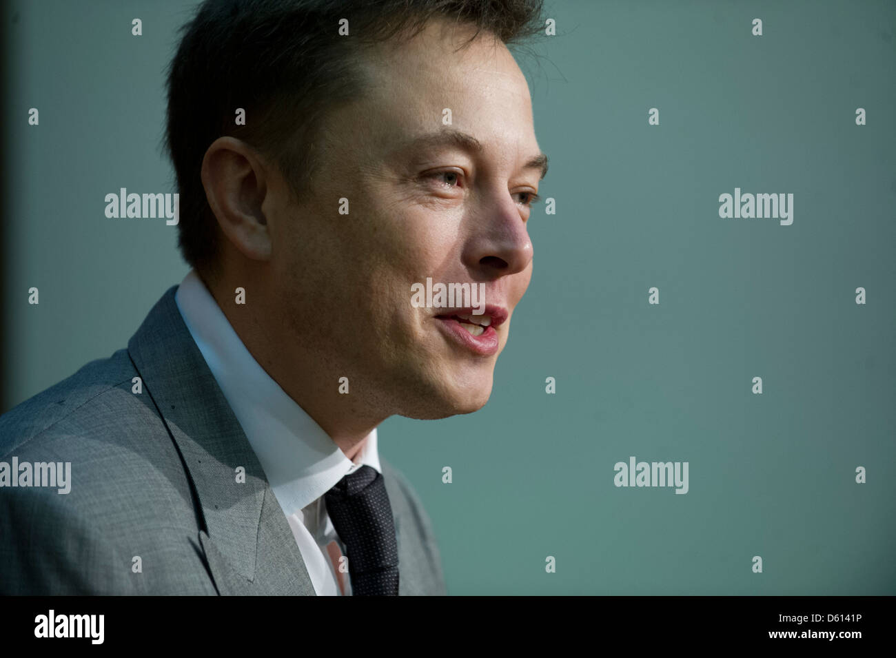 Elon Musk, CEO von Tesla Motorcars, im Texas Capitol fordert Gesetzgeber ermöglicht Tesla Elektroauto Verkauf direkt an Texas Käufer Stockfoto
