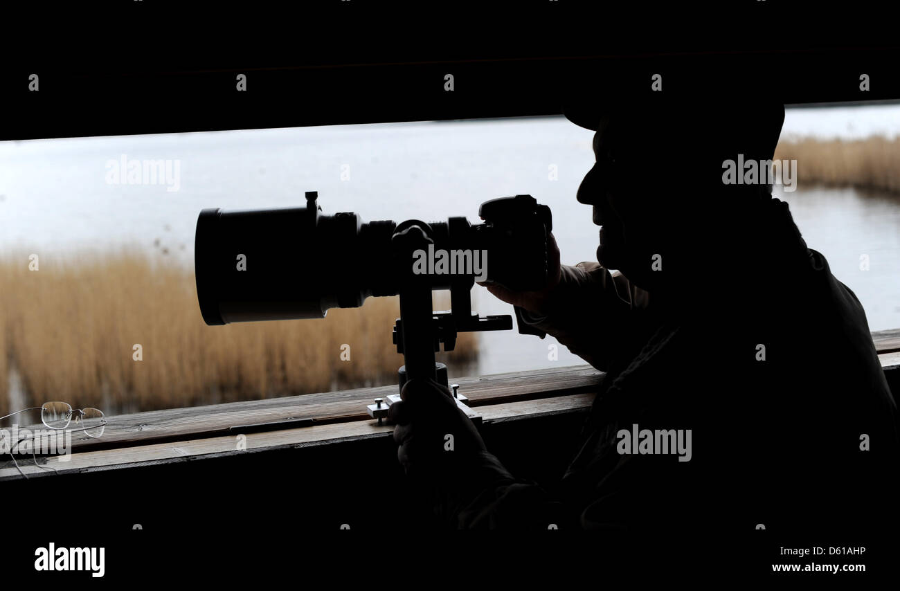 HobbyFotograf Stefan Csoegoer (73) fotografiert am Naturschutzgebiet Ilkerbruch in der Nähe von