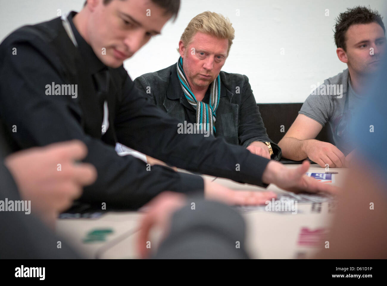 Ehemaliger Tennis spielt pro Boris Becker (C) bei der European Poker Tour in Berlin, Deutschland, 17. April 2012. Boris Becker ist einer der mehr als 1000 Teilnehmern, die für insgesamt 6,5 Millionen Euro beim Pokerturnier spielen. Foto: MICHAEL KAPPELER Stockfoto