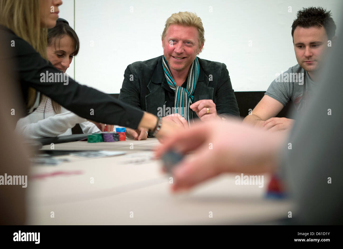 Ehemaliger Tennis spielt pro Boris Becker (C) bei der European Poker Tour in Berlin, Deutschland, 17. April 2012. Boris Becker ist einer der mehr als 1000 Teilnehmern, die für insgesamt 6,5 Millionen Euro beim Pokerturnier spielen. Foto: MICHAEL KAPPELER Stockfoto