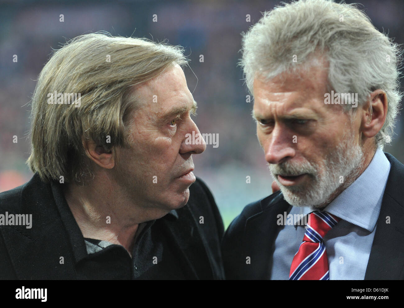Ehemaliger deutscher Fußballer Günter Netzer (L) und Paul Breitner Chat ...