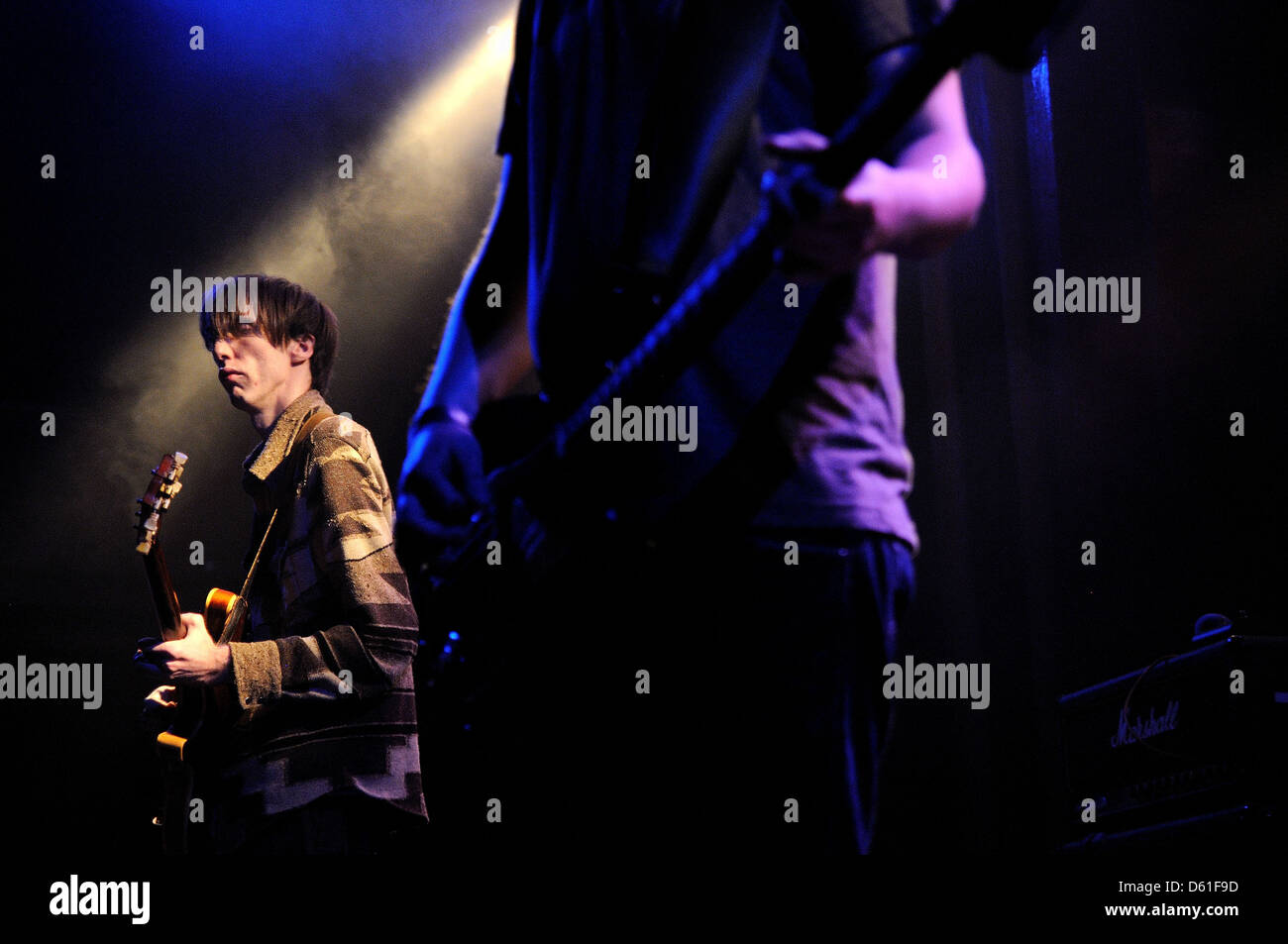 BARCELONA, Spanien - APR 15: Bradford Cox, Sänger der Band Deerhunter, führt auf Apolo am 15. April 2011 in Barcelona, Spanien. Stockfoto