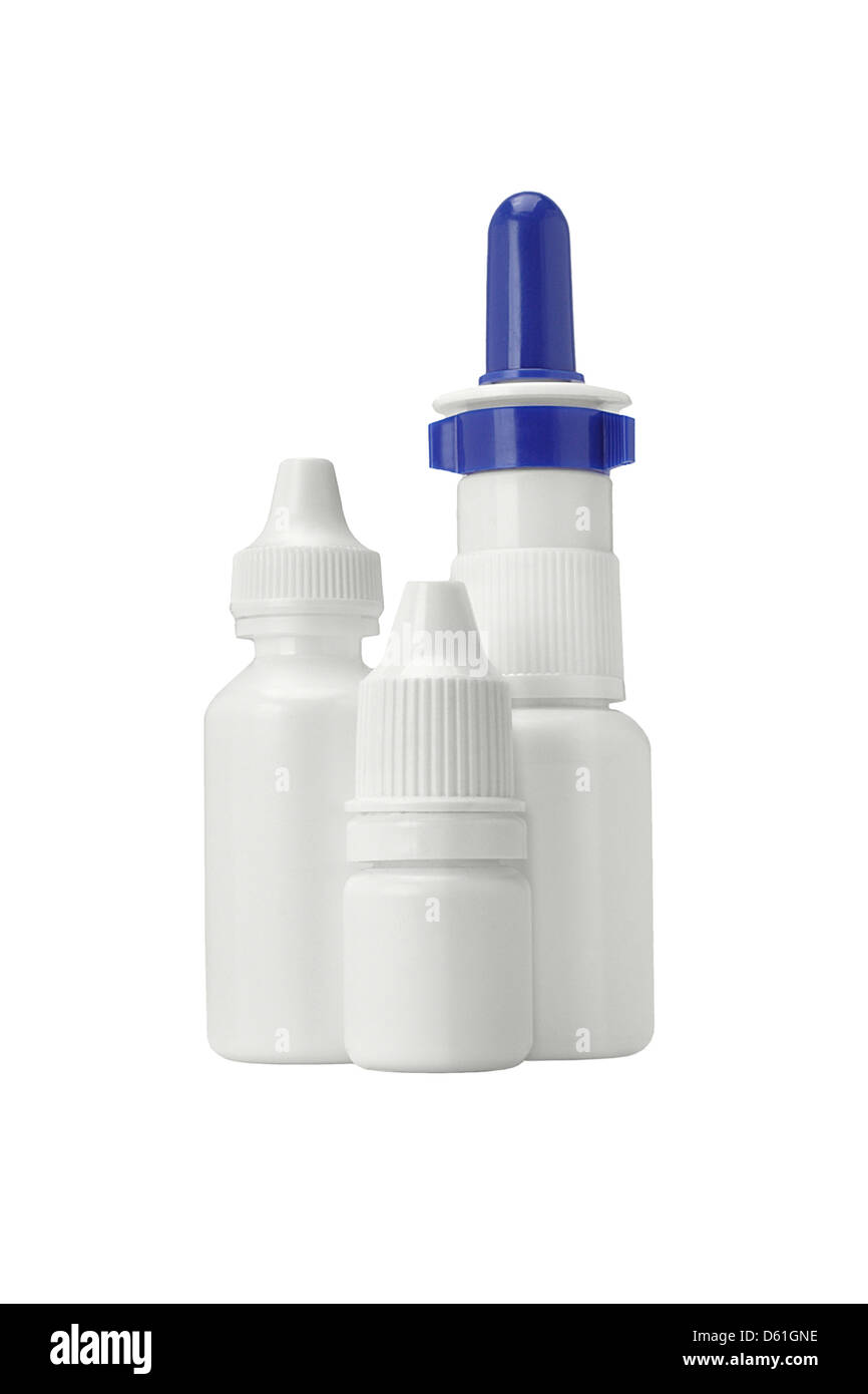 Kunststoff Nasenspray Flaschen auf weißem Hintergrund Stockfoto
